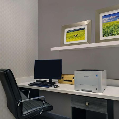 Hampton Inn & Suites Белвил Екстериор снимка