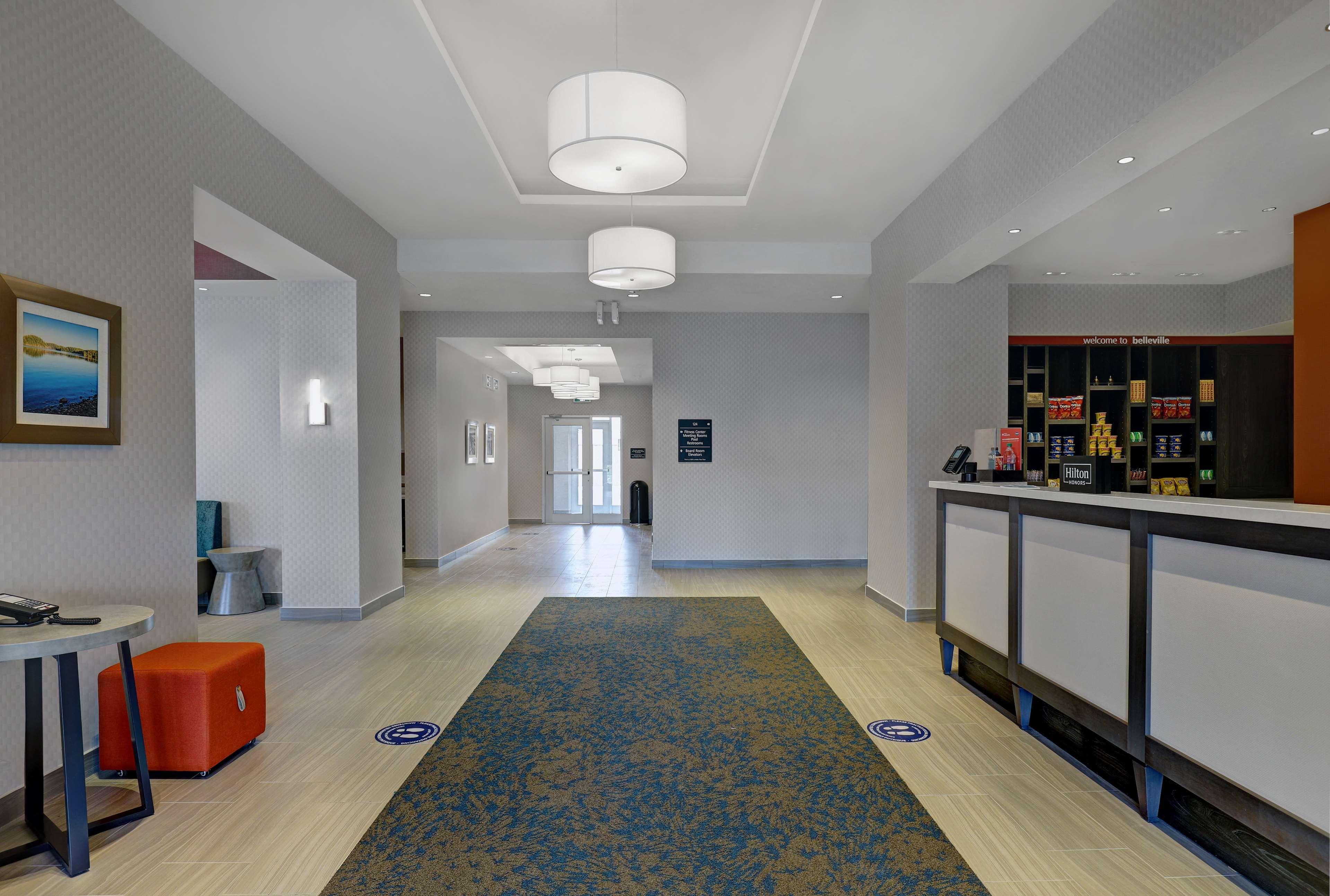 Hampton Inn & Suites Белвил Екстериор снимка