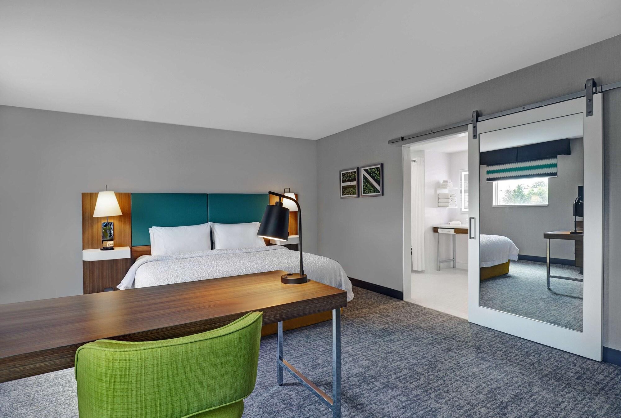 Hampton Inn & Suites Белвил Екстериор снимка