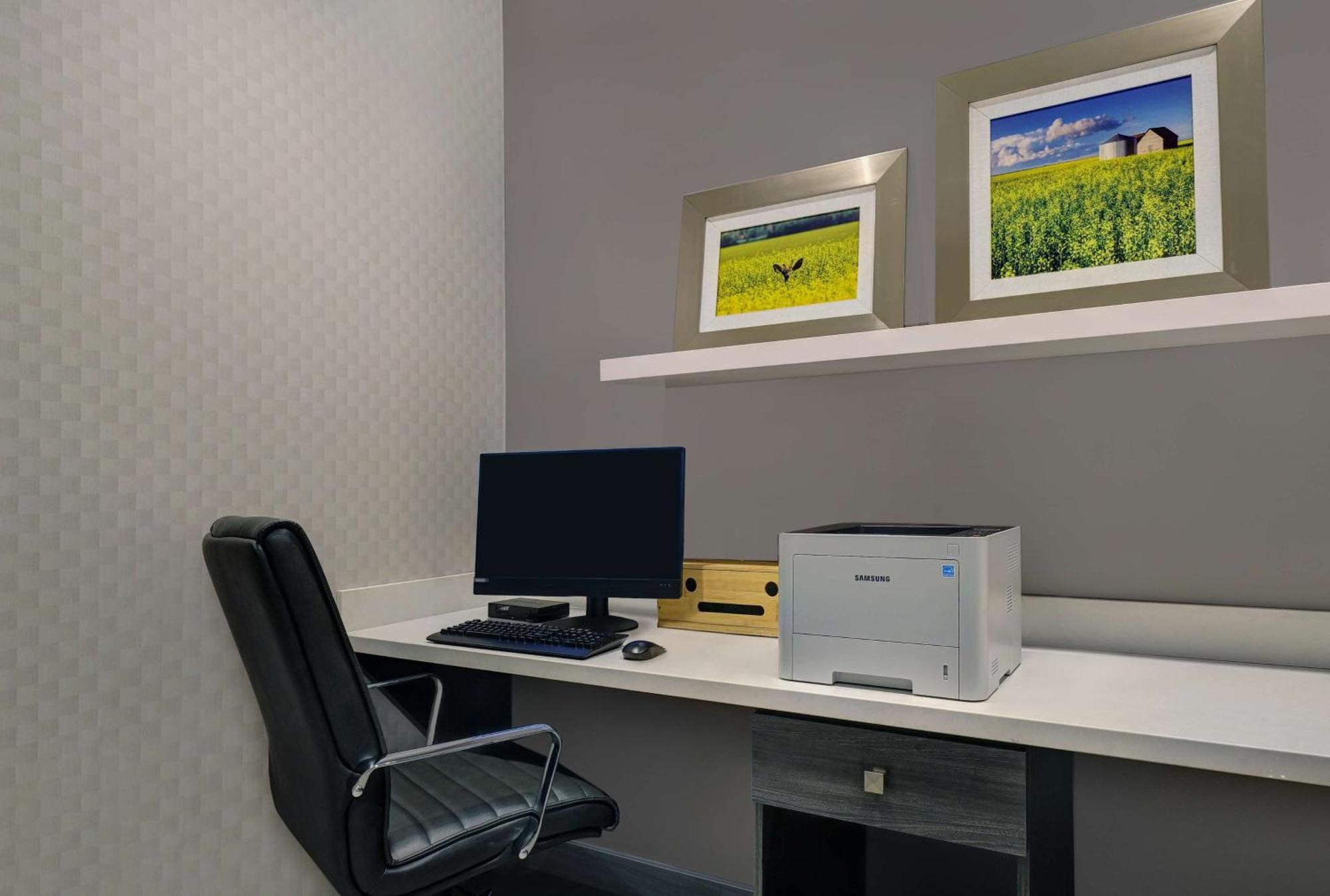 Hampton Inn & Suites Белвил Екстериор снимка