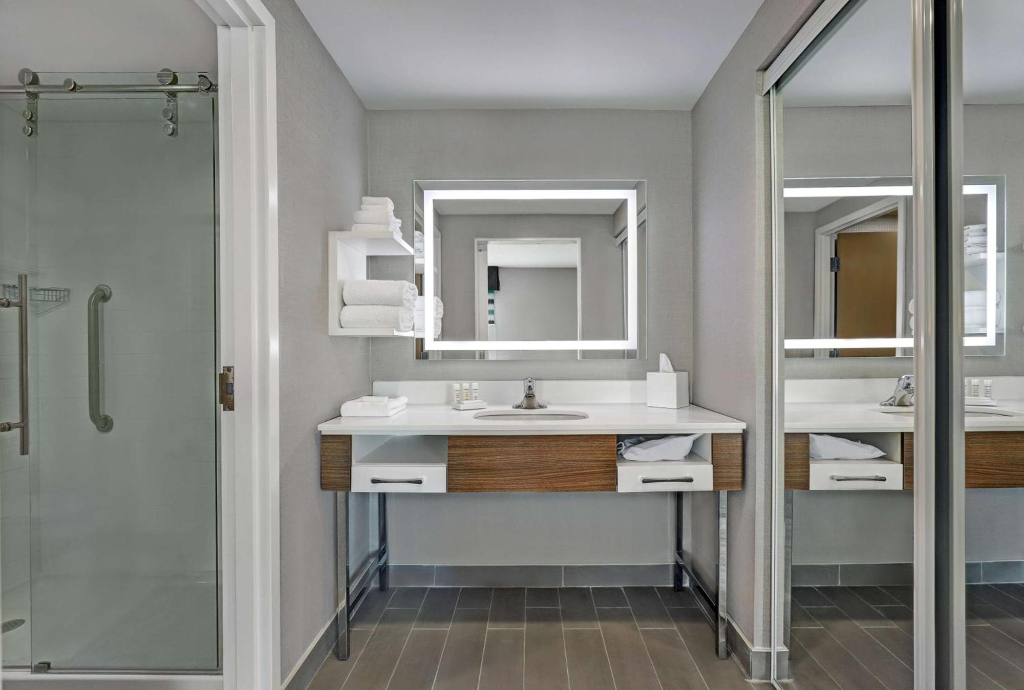 Hampton Inn & Suites Белвил Екстериор снимка