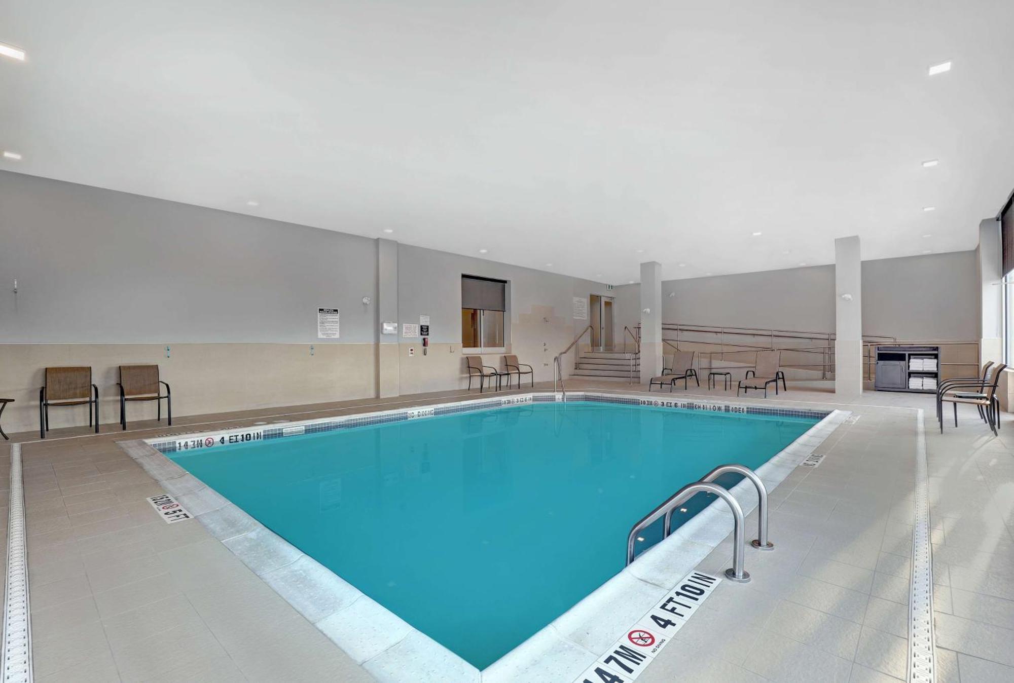Hampton Inn & Suites Белвил Екстериор снимка