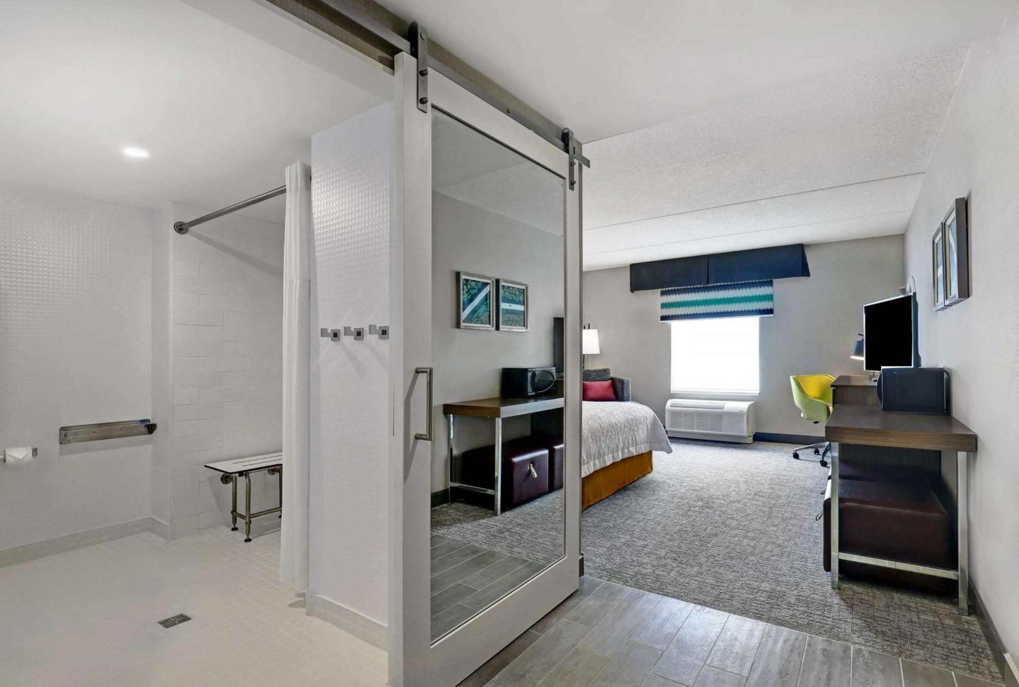 Hampton Inn & Suites Белвил Екстериор снимка