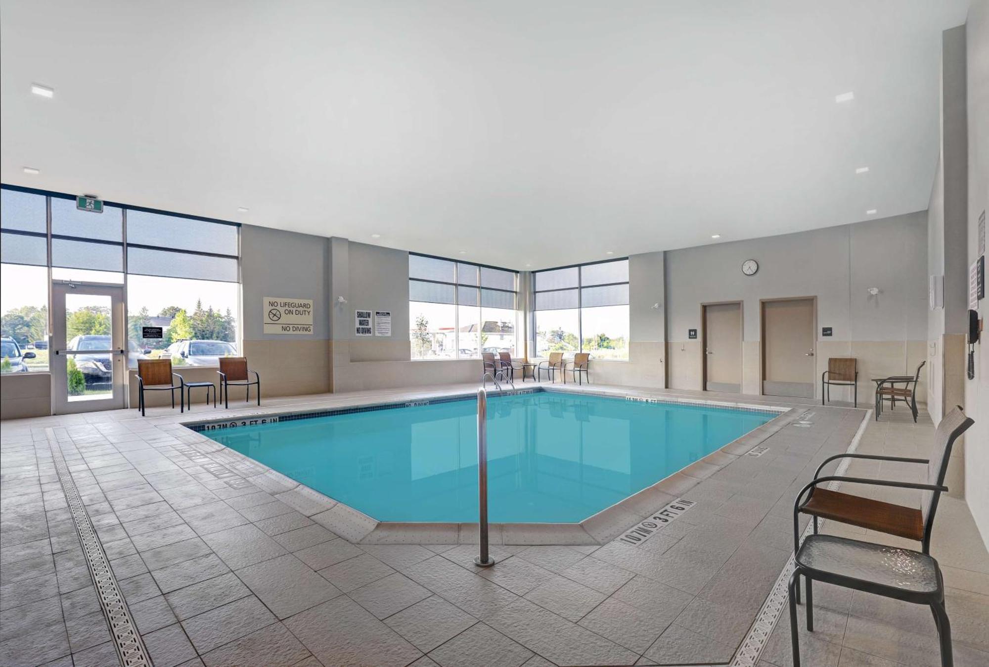 Hampton Inn & Suites Белвил Екстериор снимка