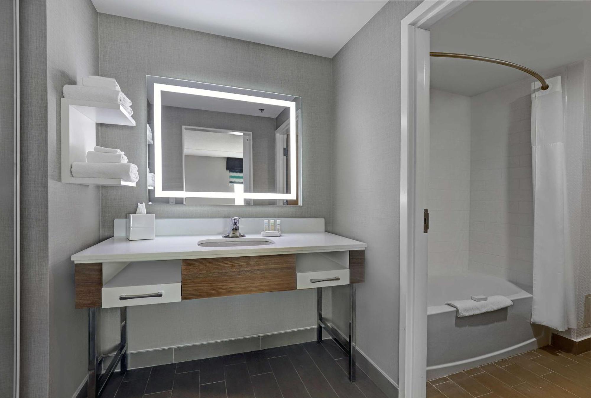 Hampton Inn & Suites Белвил Екстериор снимка