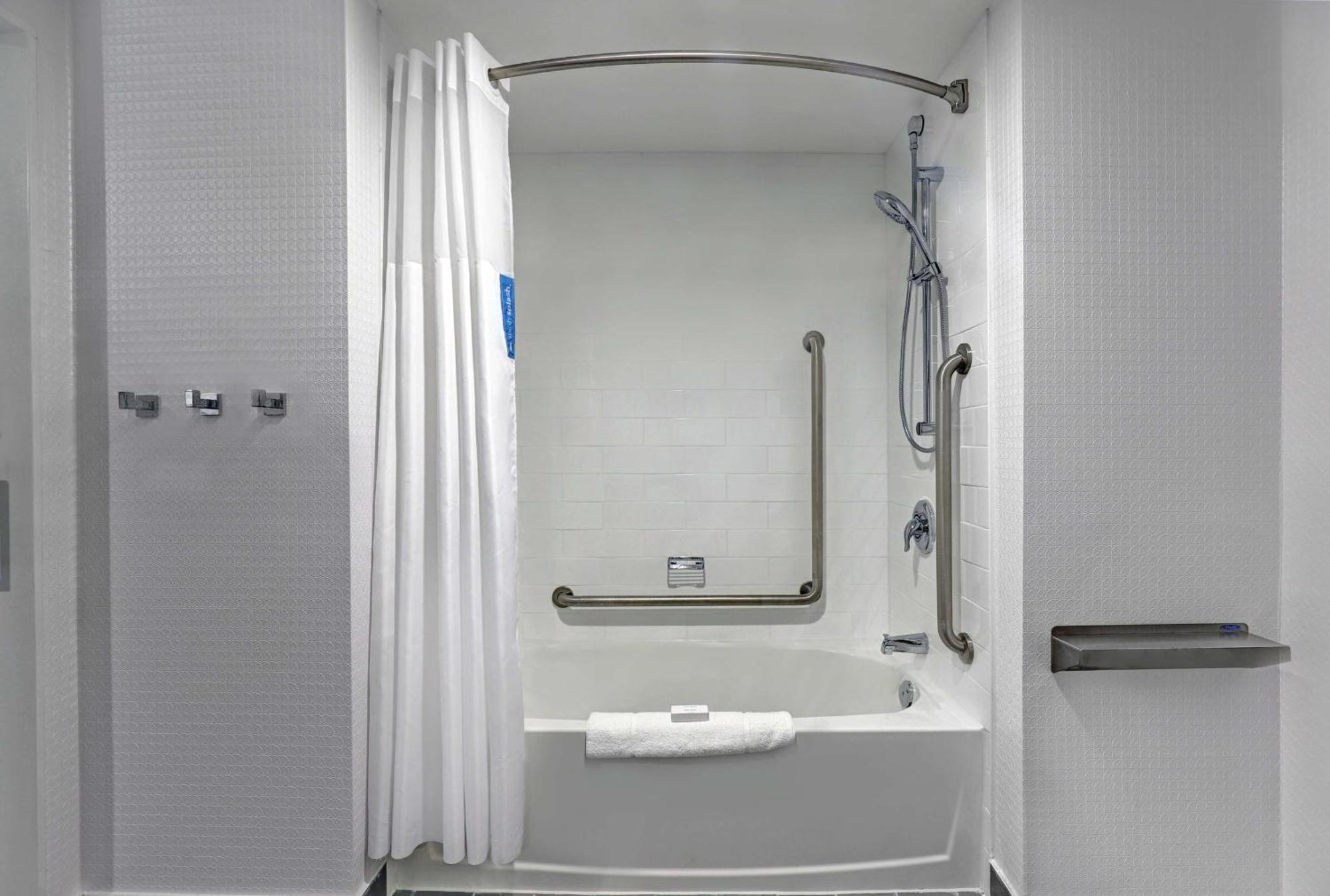 Hampton Inn & Suites Белвил Екстериор снимка