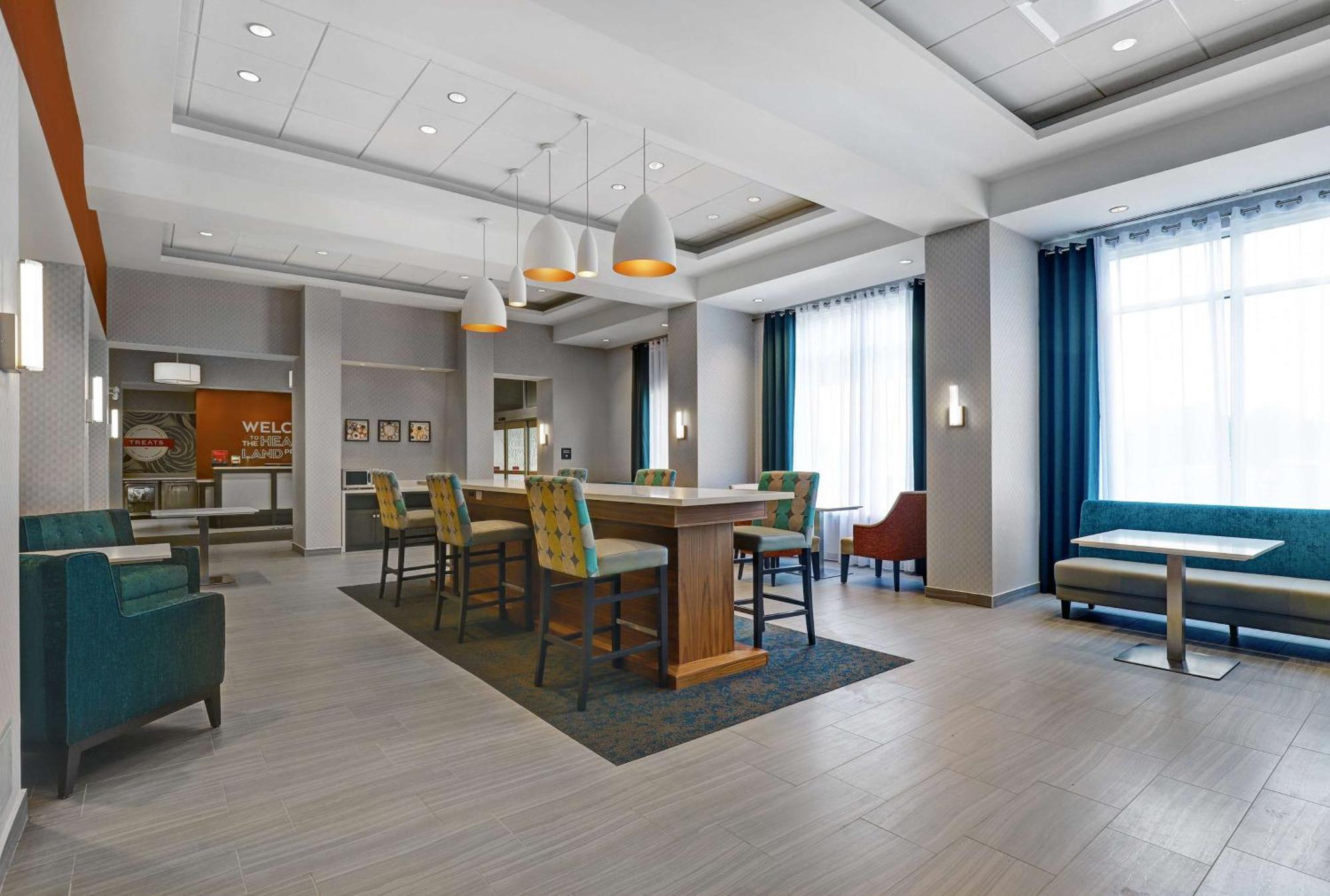 Hampton Inn & Suites Белвил Екстериор снимка