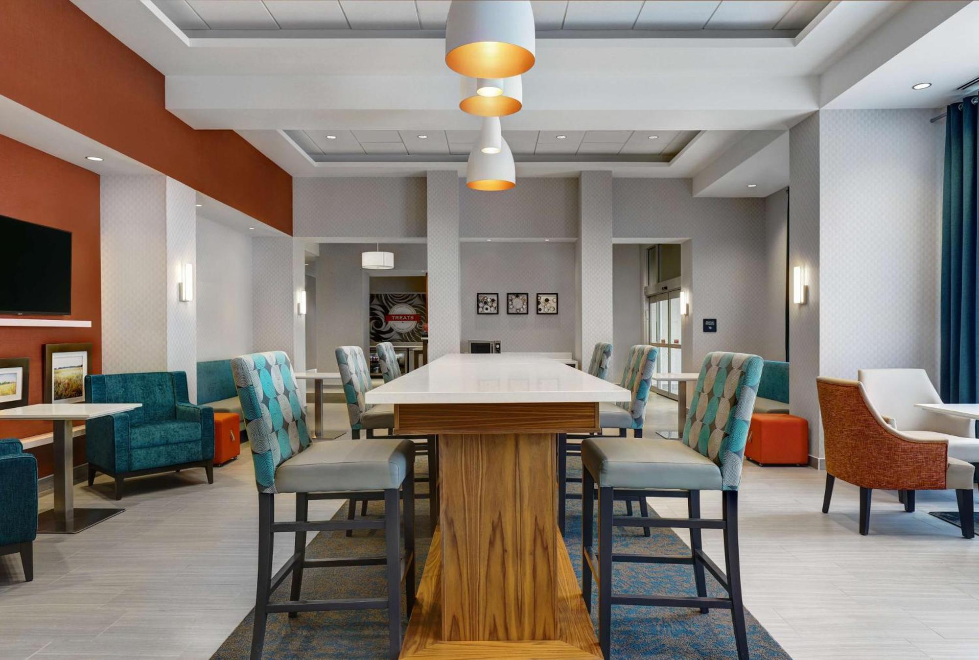 Hampton Inn & Suites Белвил Екстериор снимка